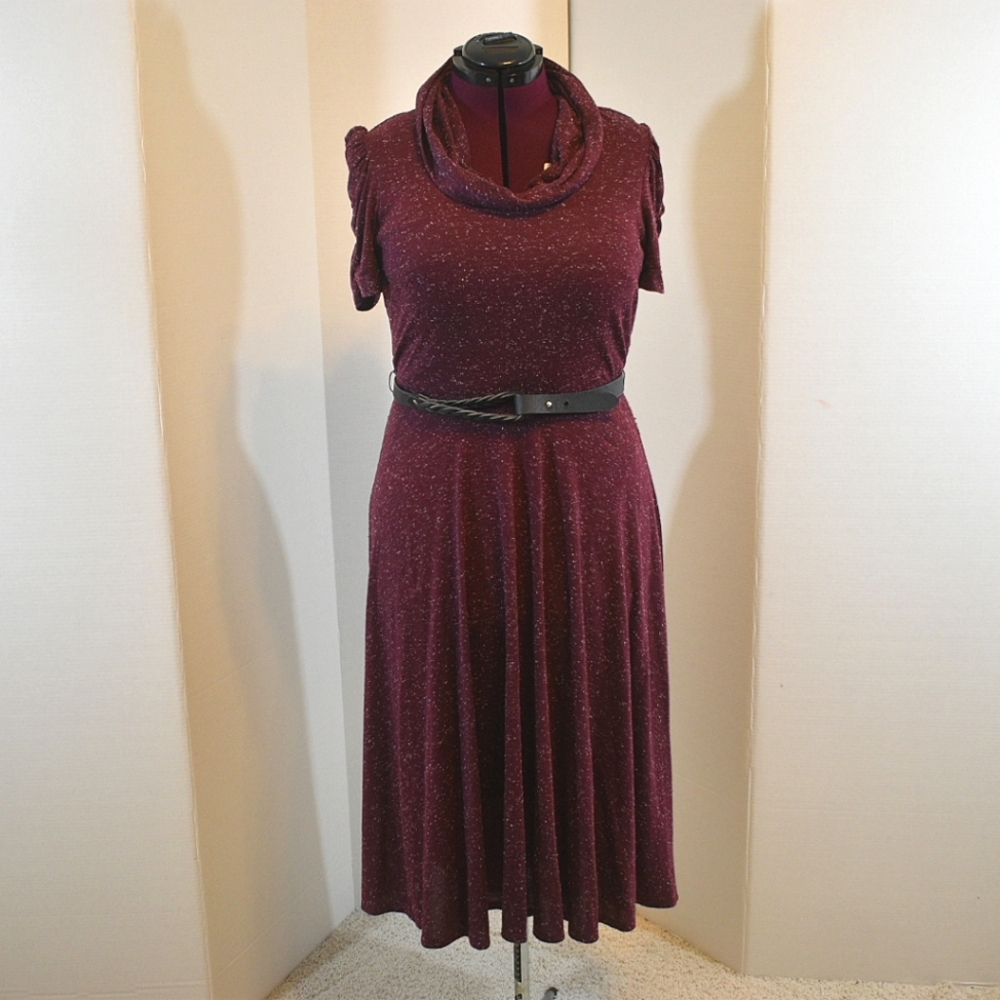 Signature by Robbie Bee maroon cowl-neak dress with elastic belt. Size L